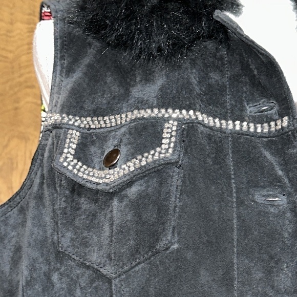 Saguaro Black Suede with Removable Faux Fur Collar and Beading Detail Vest - EUC - Picture 3 of 10
